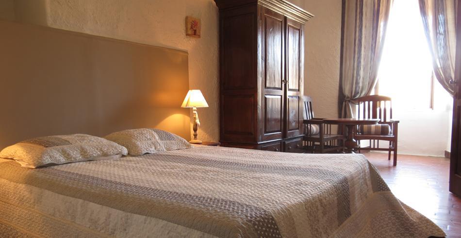 Domaine De Bertrandy Bed & Breakfast Алман ан Прованс Екстериор снимка
