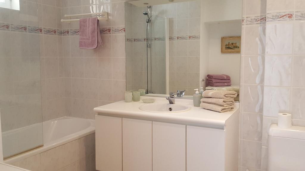 Domaine De Bertrandy Bed & Breakfast Алман ан Прованс Екстериор снимка