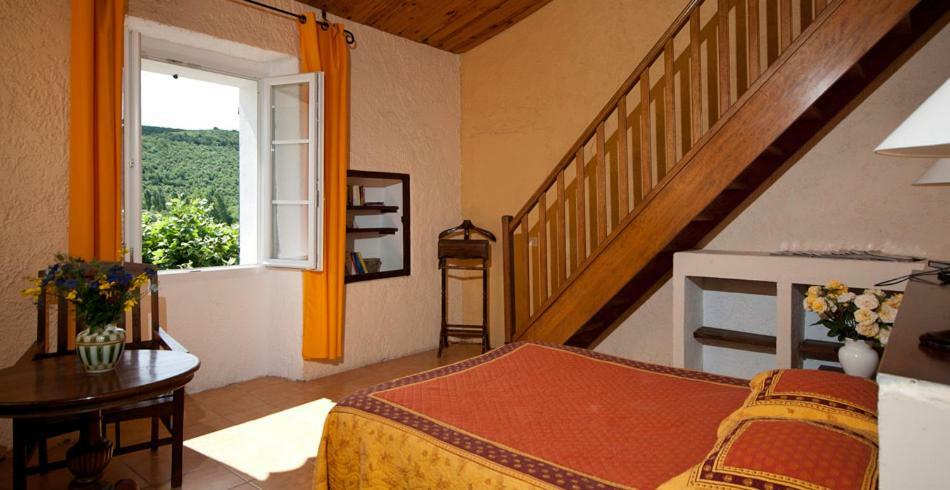 Domaine De Bertrandy Bed & Breakfast Алман ан Прованс Екстериор снимка