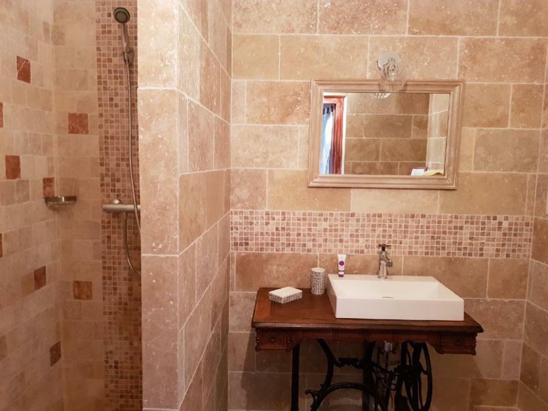 Domaine De Bertrandy Bed & Breakfast Алман ан Прованс Екстериор снимка